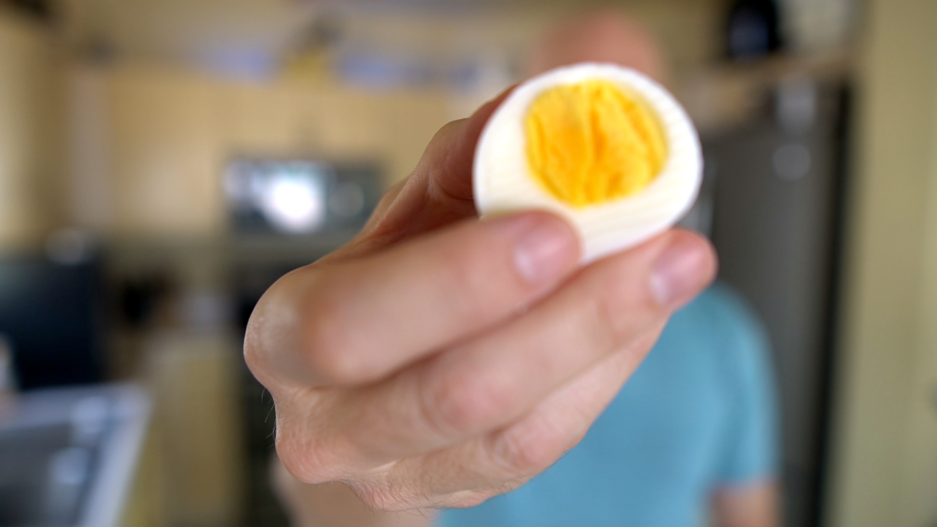 The Negg - Hard Boiled Egg Peeler Blue