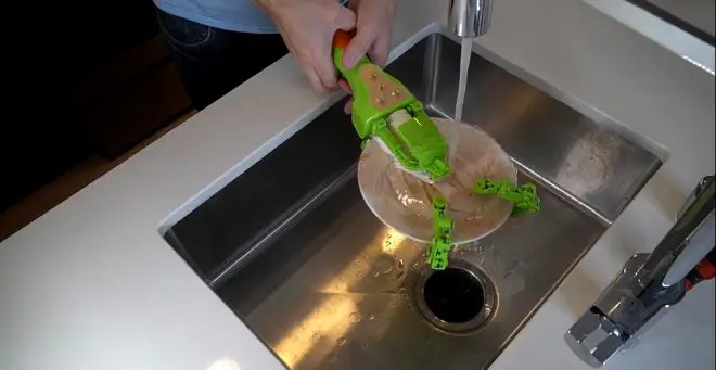 This Handheld Electric Dishwasher Helps Enable Your Laziness