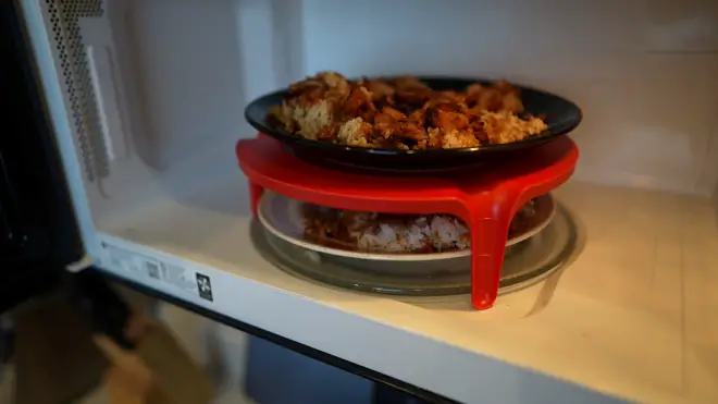 Today's Gadget is the Plastic Microwave Plate Stacker!