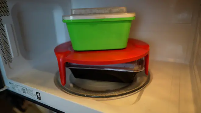 Today's Gadget is the Plastic Microwave Plate Stacker!