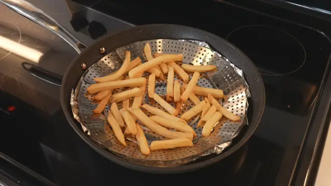 Crisper Lid - Turns Your Pan Into An Air Fryer!