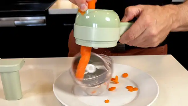 The Pampered Chef Food Chopper